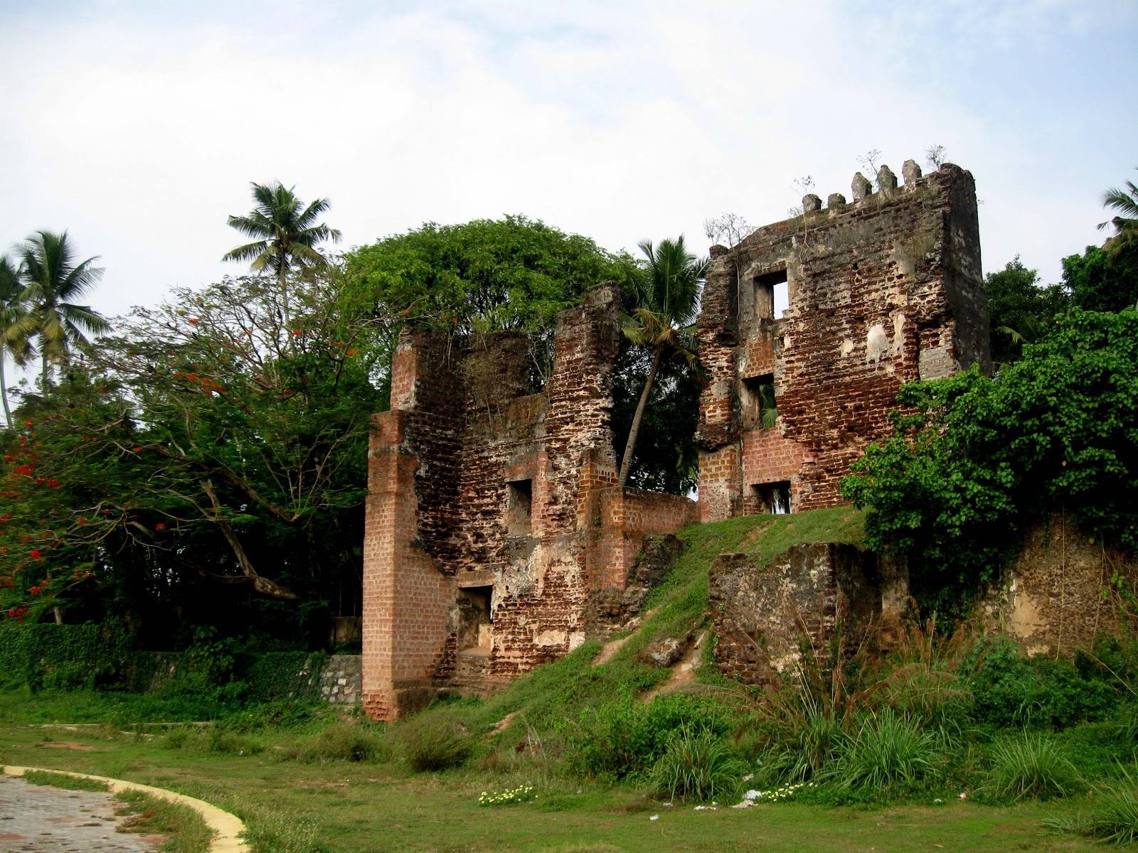 historical landmark Kollam Fort Thangasseri 
